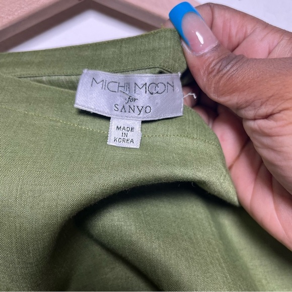 Green Fine Linen Women's top - Picture 2 of 8